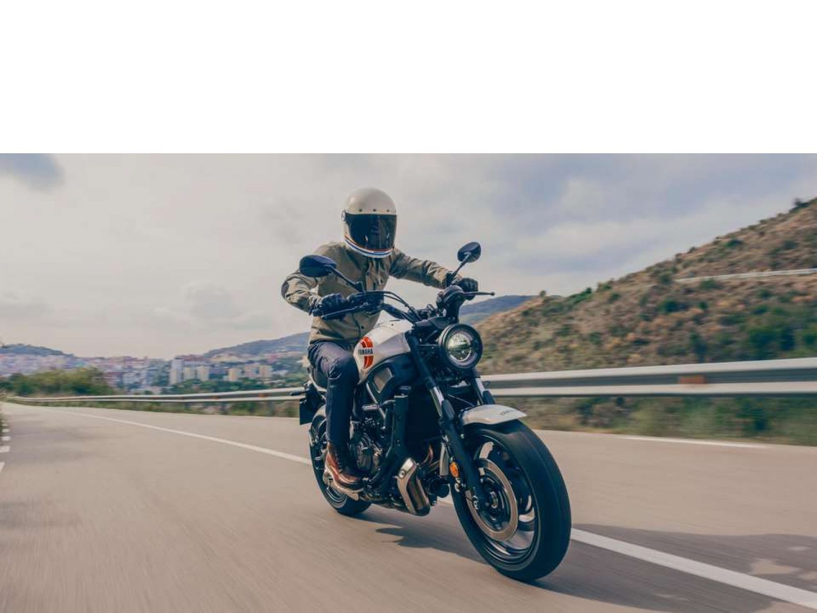 Мотоцикл YAMAHA XSR 700 (Historic White) 2024